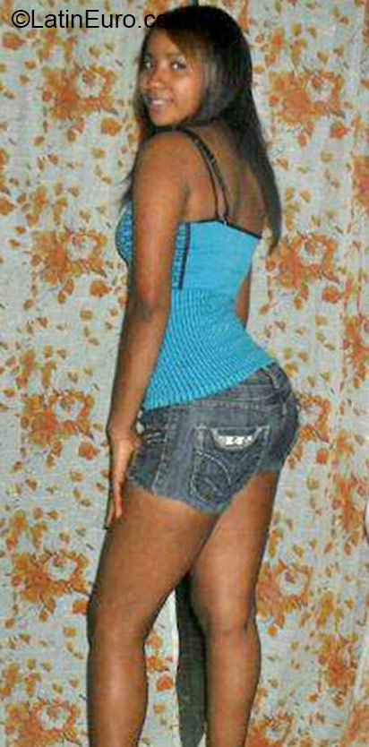 Date this foxy Dominican Republic girl Karolin from Santo Domingo DO22765