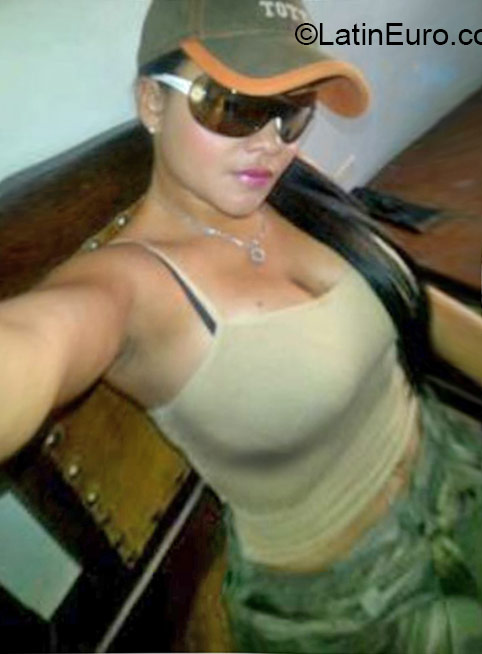 Date this young Colombia girl Alina from Medellin CO17772