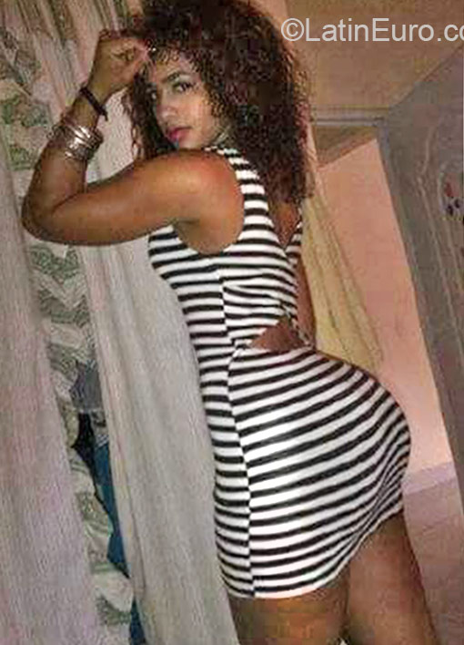 Date this good-looking Dominican Republic girl Artagracia from Santo Domingo DO22799
