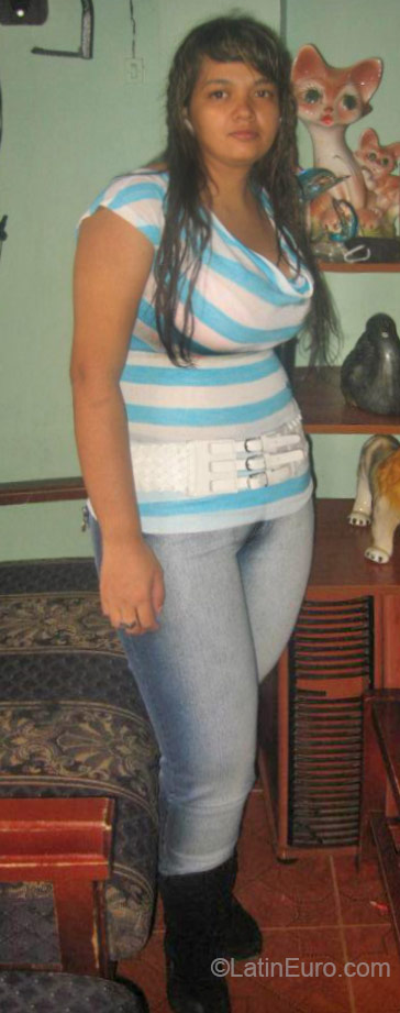 Date this good-looking Colombia girl Adriana from Pereira CO17777