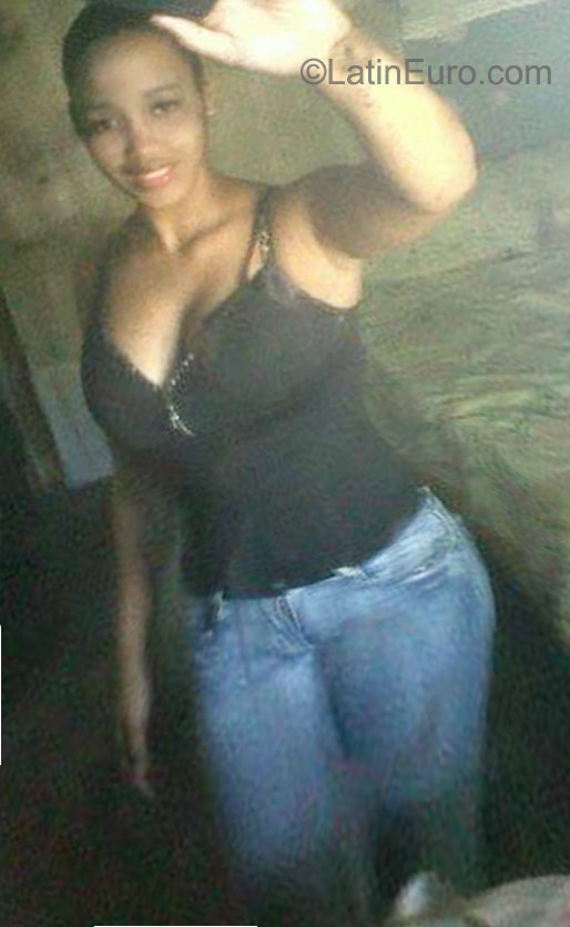 Date this voluptuous Dominican Republic girl Yamilet from Santo Domingo DO22824