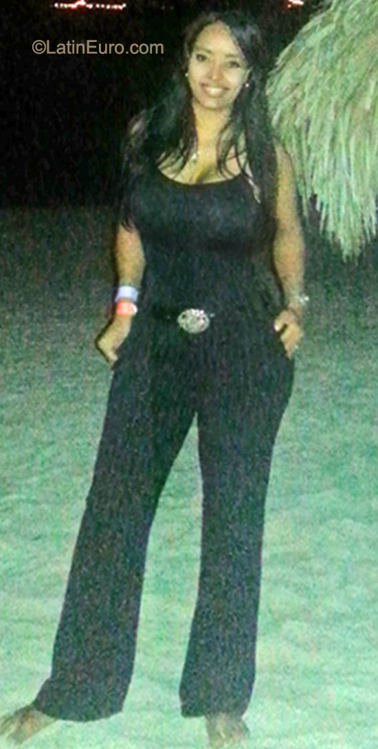 Date this tall Dominican Republic girl Delania from Santo Domingo DO22848