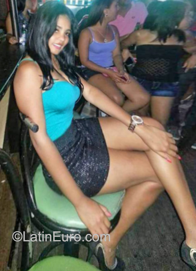 Date this sensual Dominican Republic girl Raquel from Santo Domingo DO22844