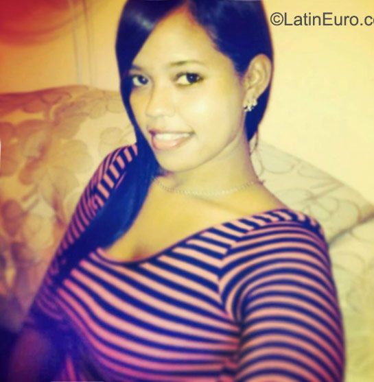 Date this gorgeous Dominican Republic girl Erika from Santo Domingo DO22867
