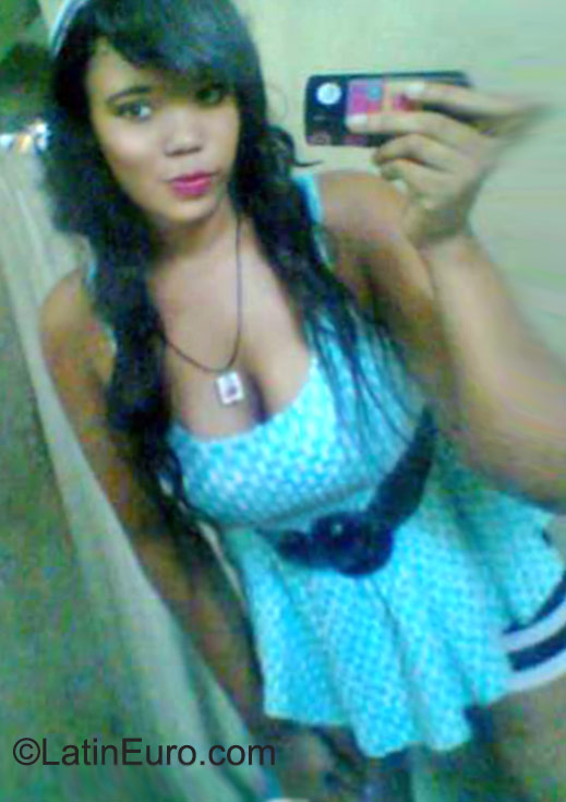 Date this gorgeous Dominican Republic girl Ariany from Santo Domingo DO22881