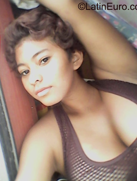 Date this good-looking Honduras girl Gruesh from Tegucigalpa HN1622
