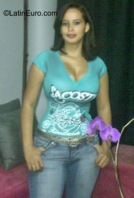 Date this georgeous Dominican Republic girl Angie85 from Santiago DO22964