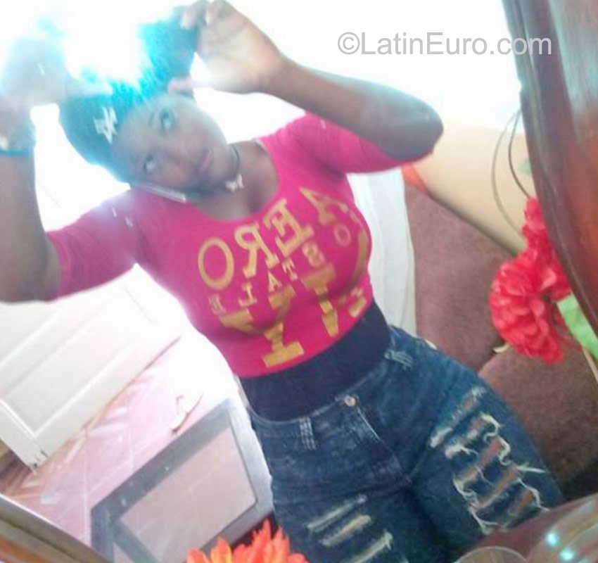 Date this stunning Dominican Republic girl Elizabeth from Santo Domingo DO22998