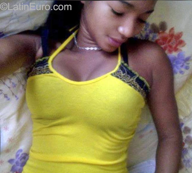 Date this voluptuous Dominican Republic girl Chantal from Spm DO23004