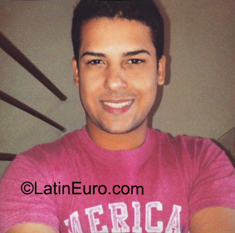 Date this sensual Dominican Republic man Leury from Santo Domingo DO23007