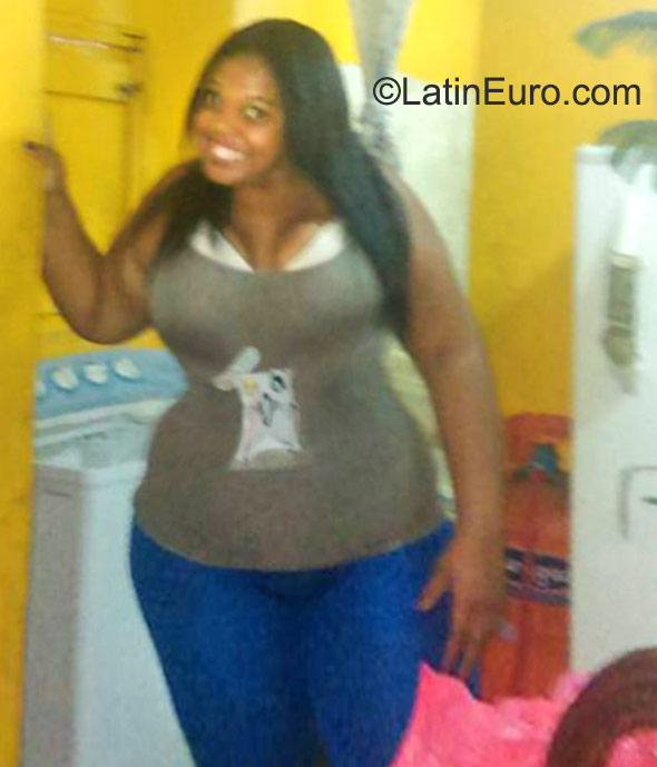 Date this athletic Dominican Republic girl Maria from Santo Domingo DO23025
