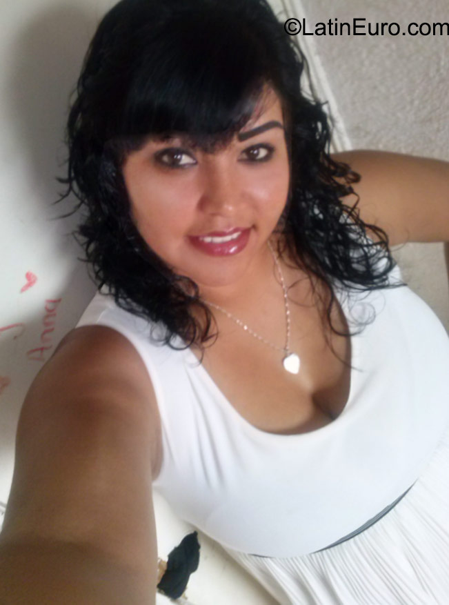 Date this attractive Mexico girl Maria from Ensenada MX1447