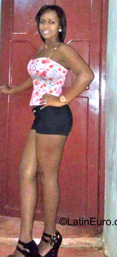 Date this charming Dominican Republic girl Veronica from Santo Domingo DO23060