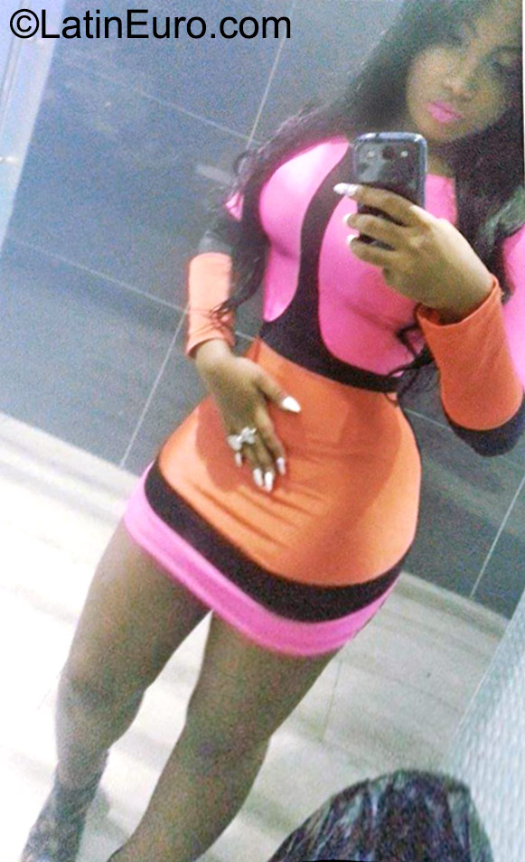 Date this young Dominican Republic girl Vicky from Santo Domingo DO23068