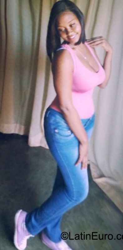 Date this nice looking Dominican Republic girl Leidi from Higuey DO23070