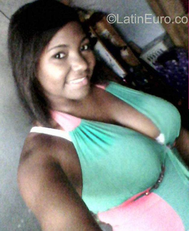 Date this happy Colombia girl Sofia from Bogota CO17924