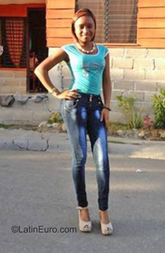 Date this foxy Dominican Republic girl Indira from Puerto Plata DO23127