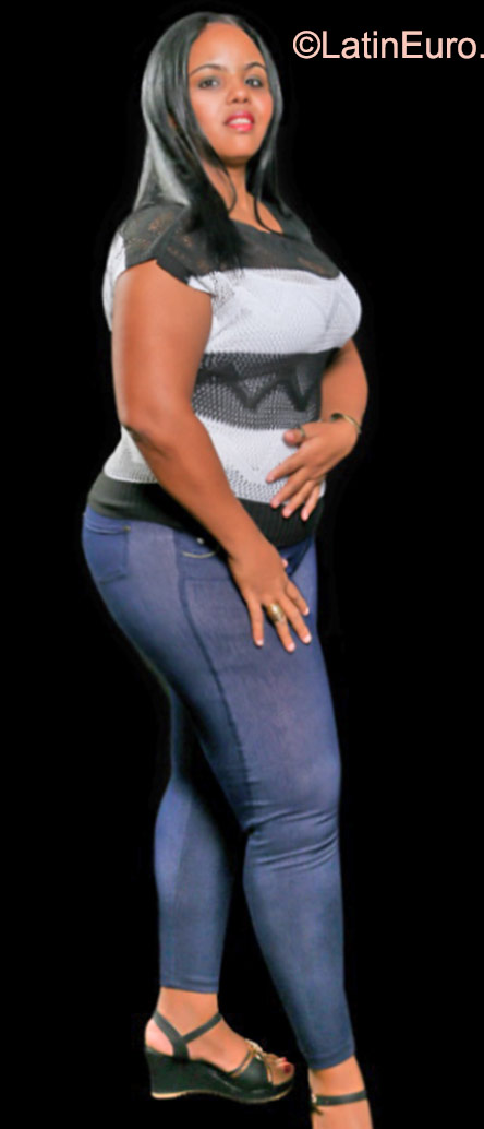 Date this hot Dominican Republic girl Flor from Santo Domingo DO23131