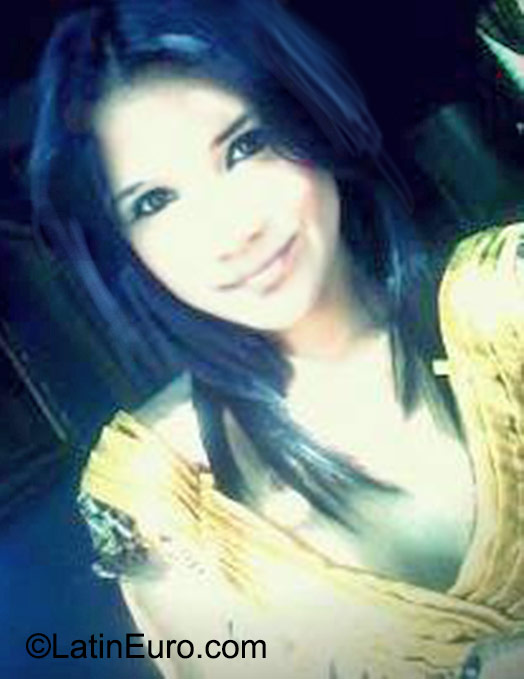 Date this young Venezuela girl Yinibeth from Caracas VE624