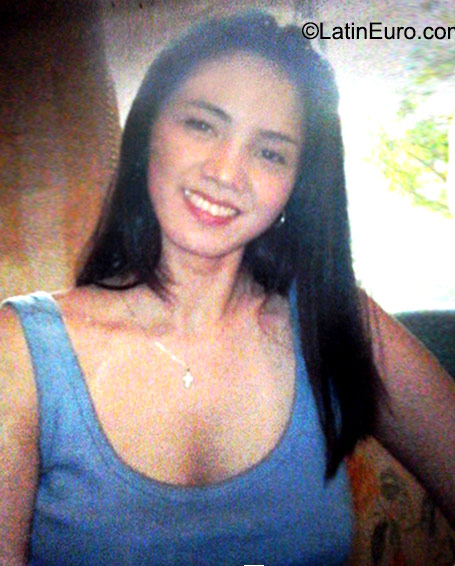 Date this sultry Philippines girl Marian from Caloocan PH811
