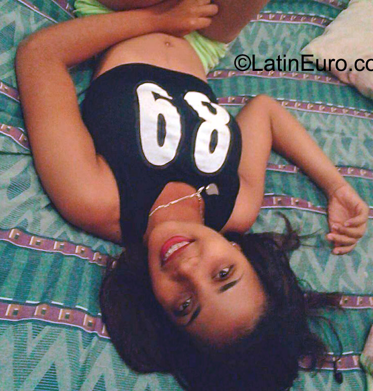 Date this georgeous Dominican Republic girl Lucia from Santo Domingo DO23181