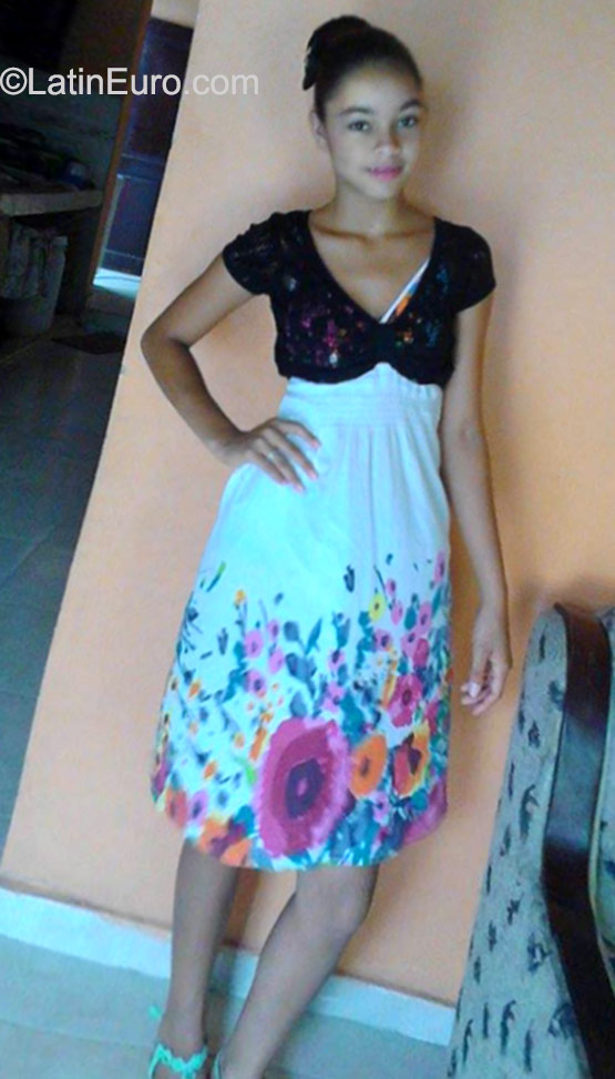 Date this hot Dominican Republic girl Albaares from Santo Domingo DO23192