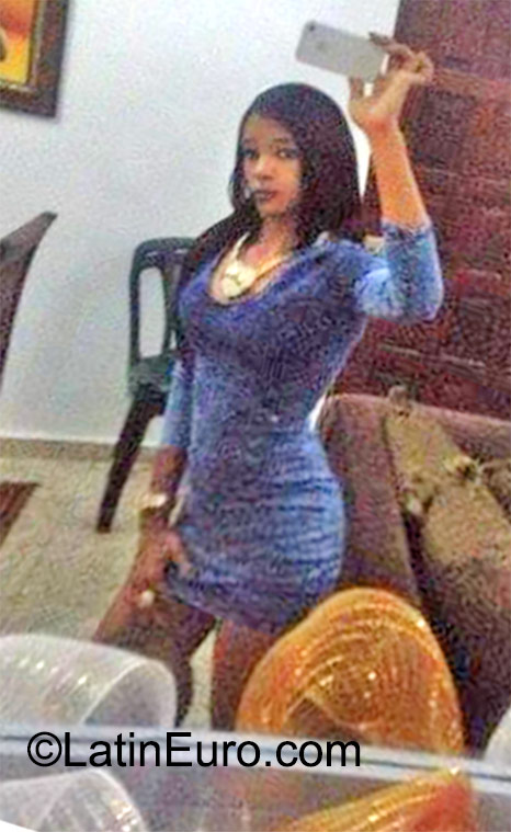 Date this good-looking Dominican Republic girl Estefany from Santo Domingo DO23238