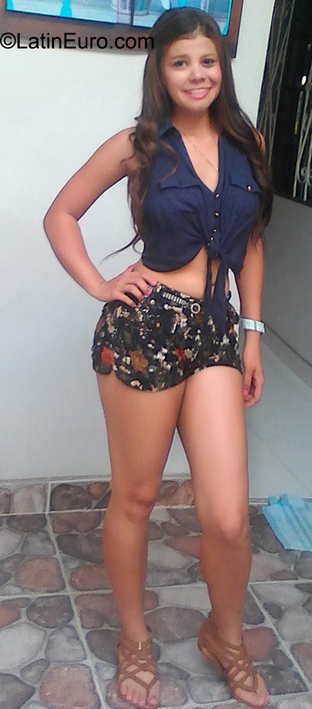 Date this young Colombia girl Erika from Bogota CO18016
