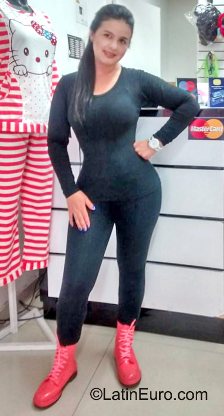 Date this voluptuous Colombia girl Sara from Bogota CO18021