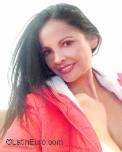 Date this sensual Colombia girl Tatia from Bogota CO18035