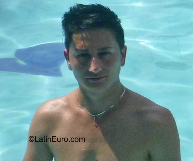 Date this attractive Colombia man Enrique from Bogota CO18036