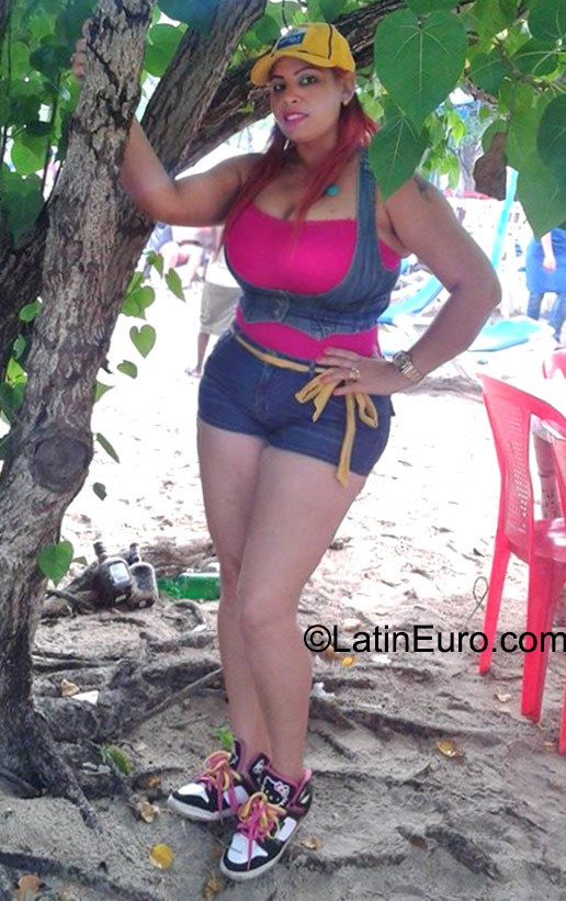Date this attractive Dominican Republic girl Claribel from Santo Domingo DO23354