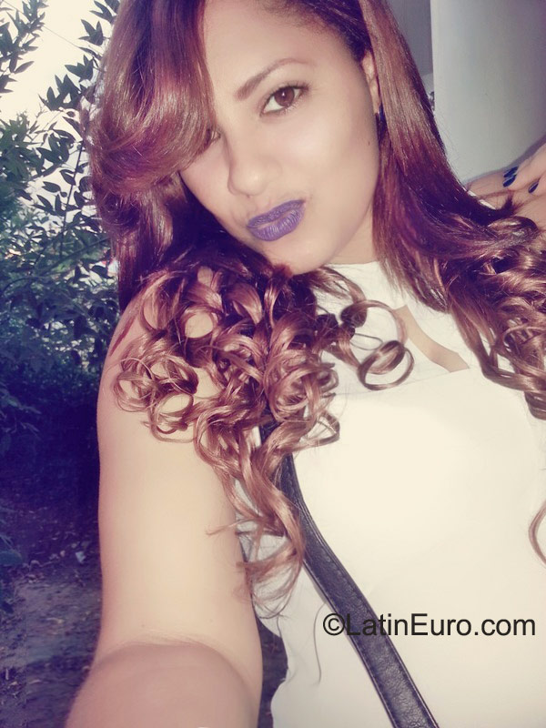 Date this athletic Dominican Republic girl Ibelka from Santiago DO23357