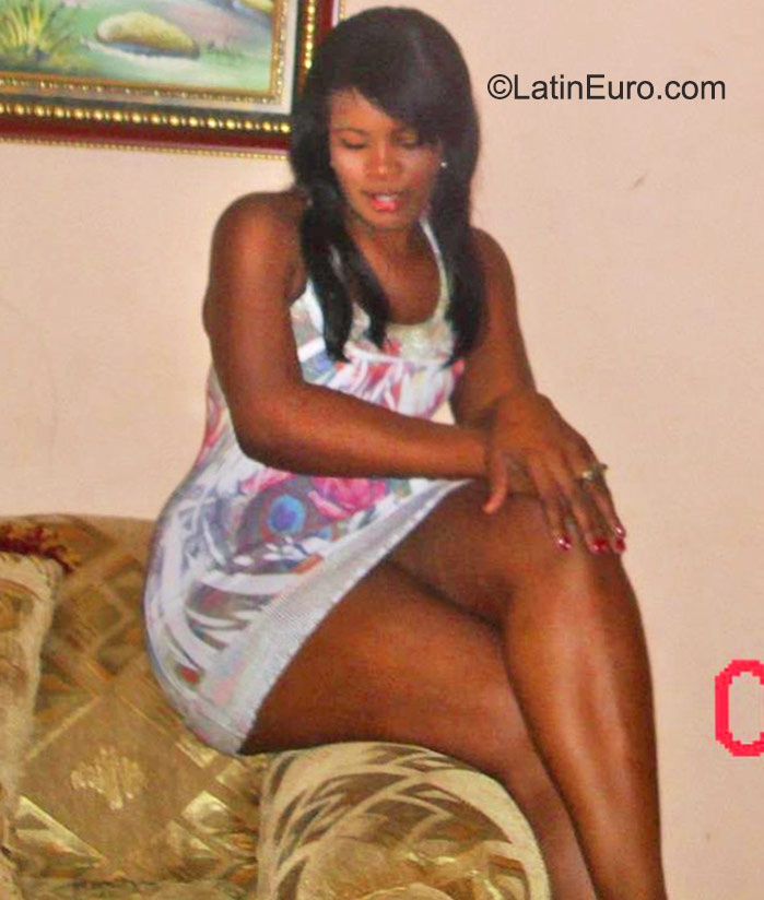 Date this hard body Dominican Republic girl Lara from Santo Domingo DO26514