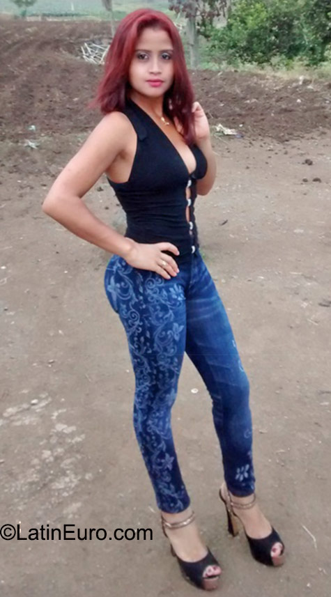 Date this pretty Dominican Republic girl Mercedes Kary from la vega DO23386