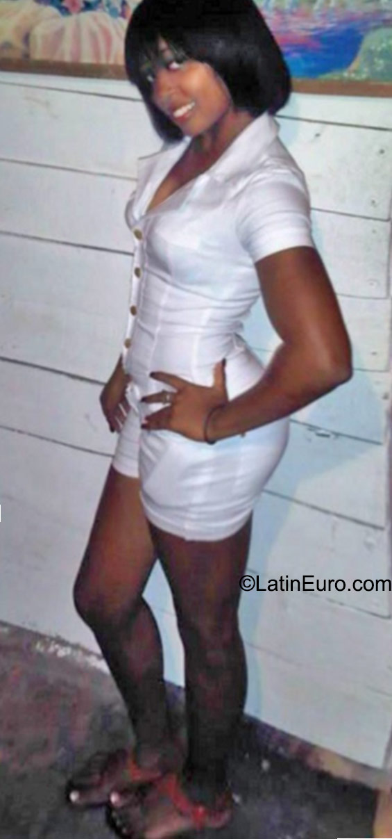 Date this funny Dominican Republic girl Elvira from Santo Domingo DO23387