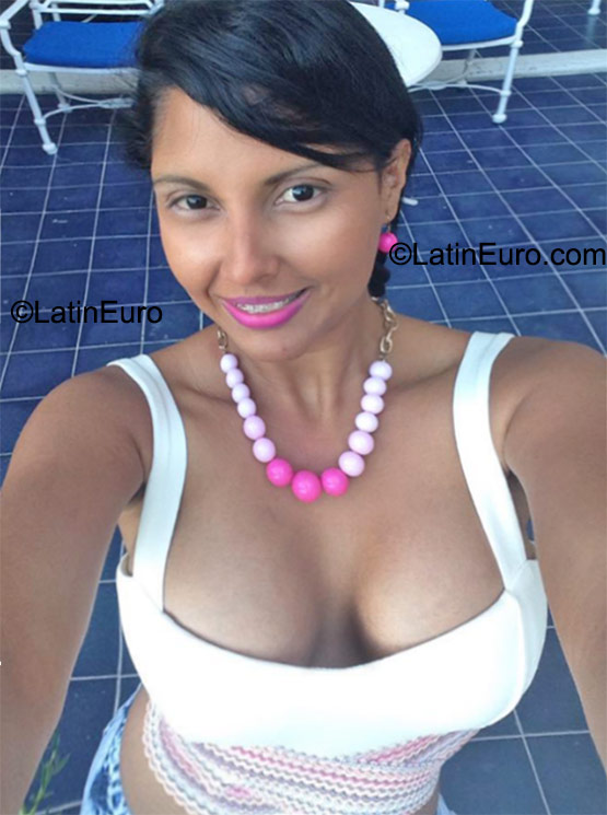 Date this fun Colombia girl Johanna from Barranquilla CO18105