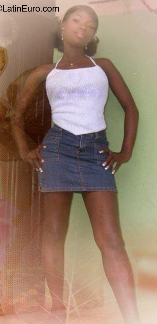 Date this young Dominican Republic girl Victoria from Santo Domingo DO23623