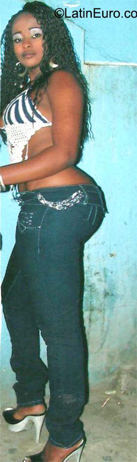 Date this hard body Dominican Republic girl Natashia from Santo Domingo DO23469