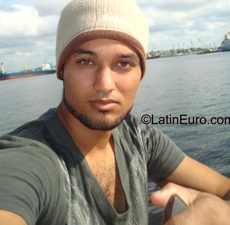 Date this beautiful Dominican Republic man Manuel from Punta Cana DO23485