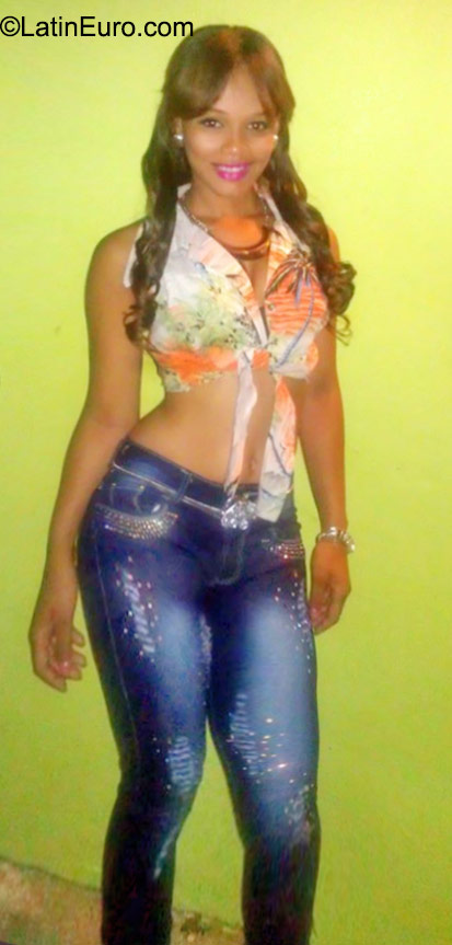 Date this hot Dominican Republic girl Lisandria from Puerto plata DO23497