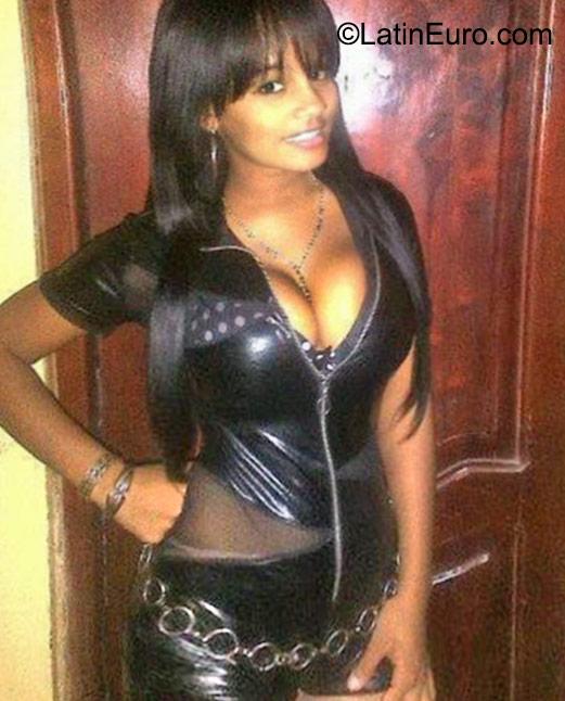Date this nice looking Dominican Republic girl Brenda from Santo Domingo DO23506