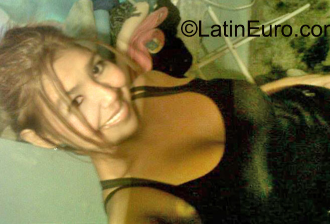 Date this hot Venezuela girl Rinia from Caracas VE630