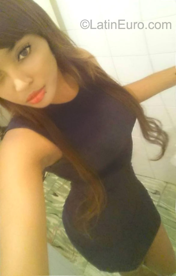 Date this pretty Dominican Republic girl Maria from Santo Domingo DO23541