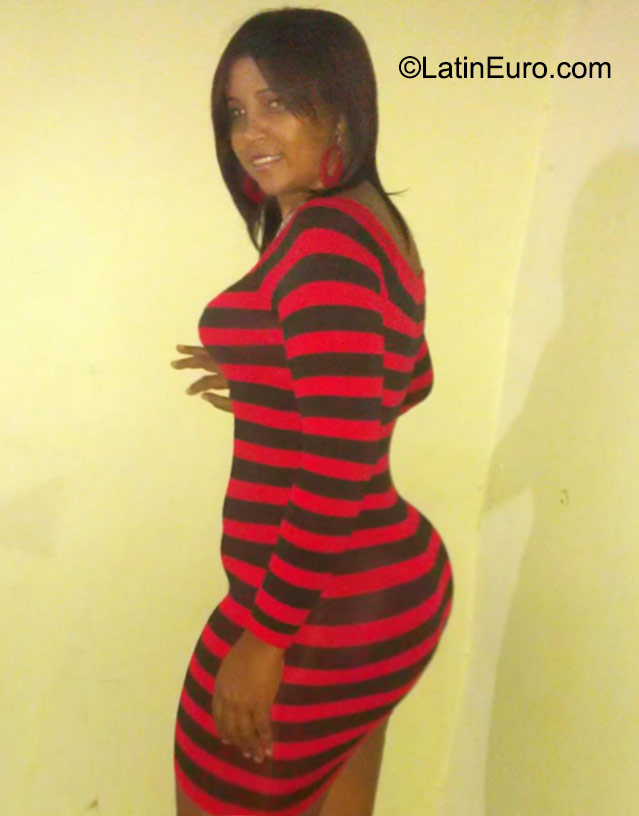 Date this sultry Dominican Republic girl Lourdes from Santiago DO23556