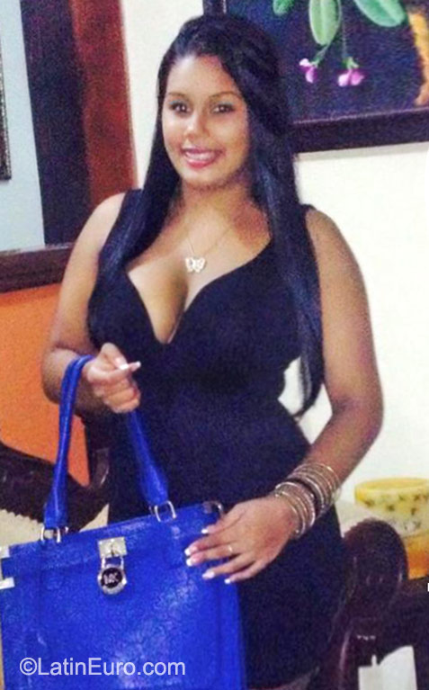 Date this delightful Dominican Republic girl Nikarinia from Dajabon DO23562