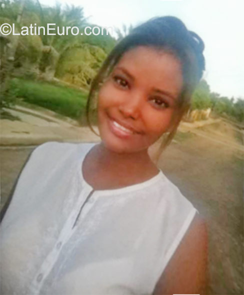 Date this charming Dominican Republic girl Zuleika from Santo Domingo DO23580