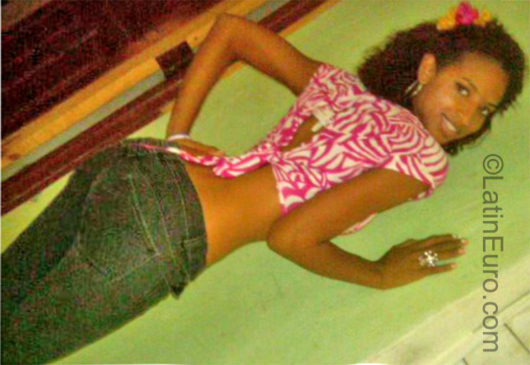 Date this stunning Dominican Republic girl Shedelan from Santo Domingo DO23598