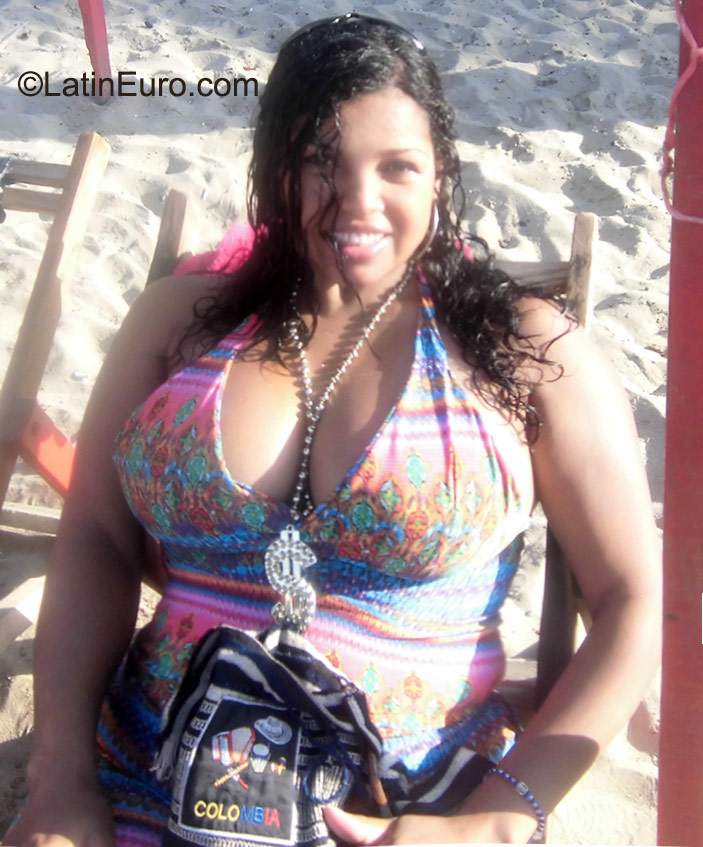 Date this charming Venezuela girl Cenery from Caracas VE637