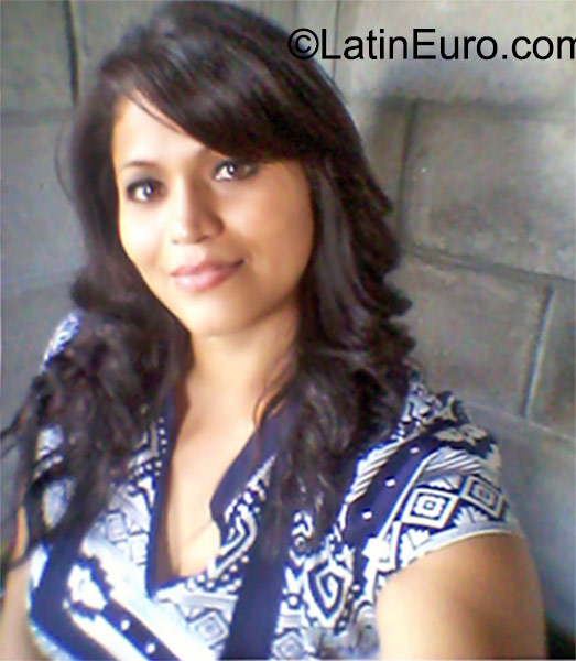 Date this gorgeous Honduras girl Delmi from Tegucigalpa HN1772